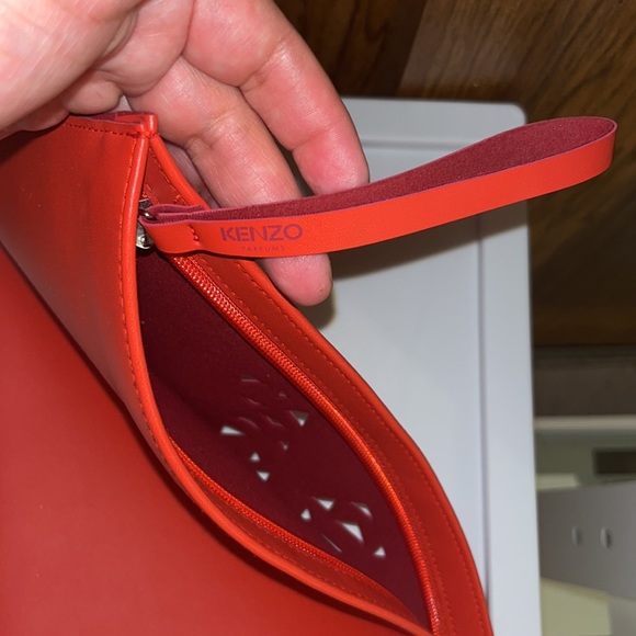 Kenzo perfumes wristlet - Picture 5 of 6